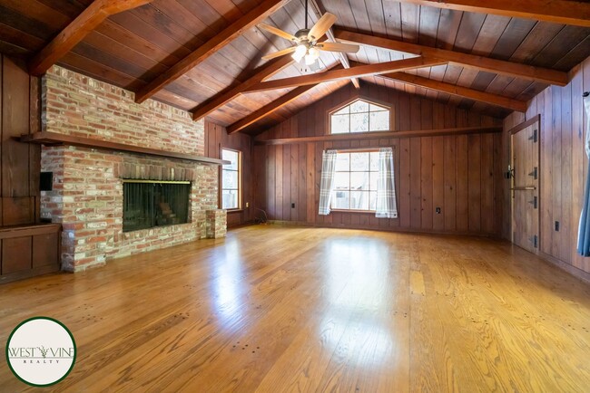 Building Photo - 10 Bayview Ct