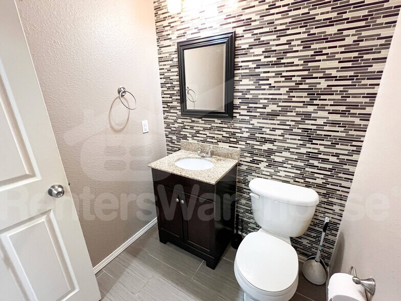 Building Photo - 3903 S Perth St