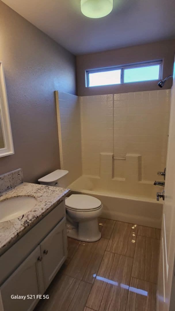 Building Photo - Immaculate 3 Bedroom 2 Bath House locate w...
