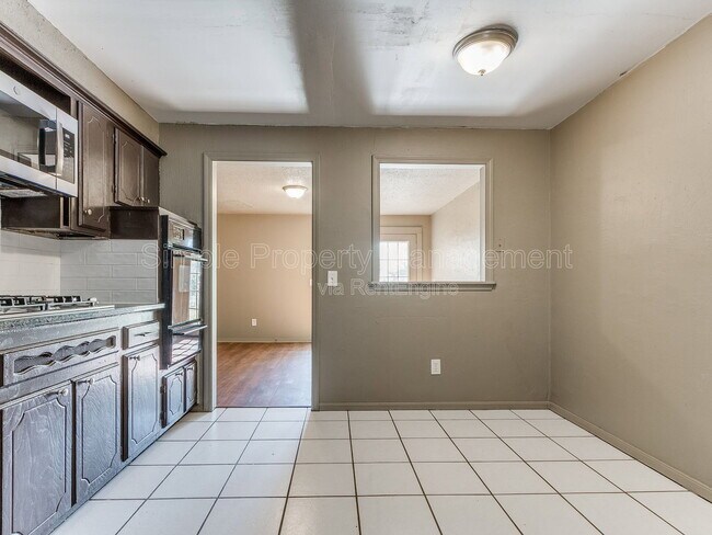 Building Photo - 4008 SE 47th St