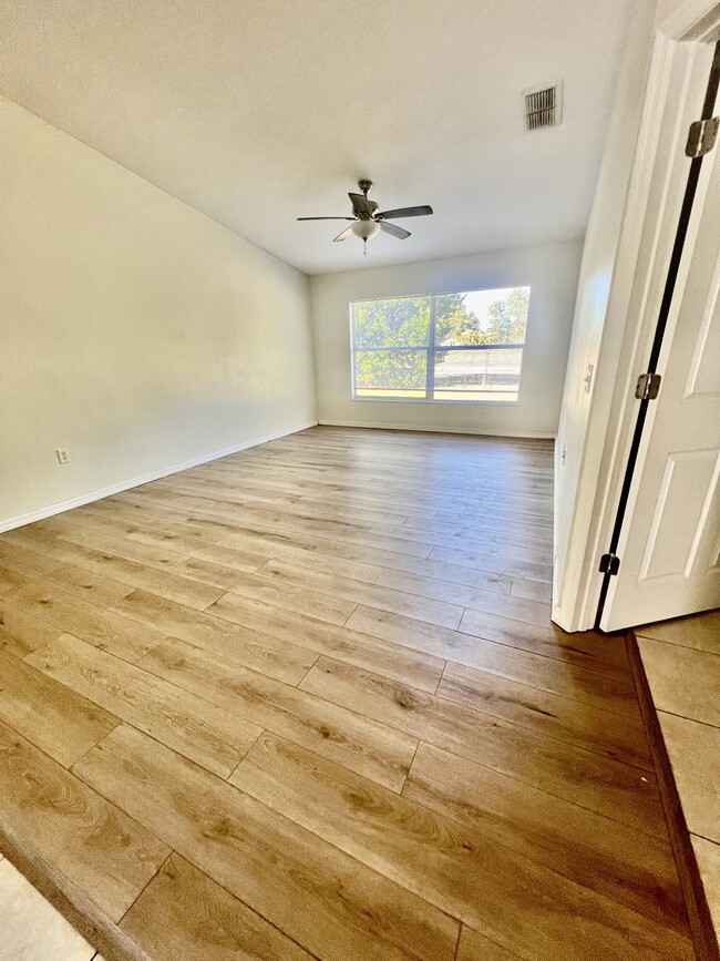 Building Photo - 37215 Grassy Hill Ln