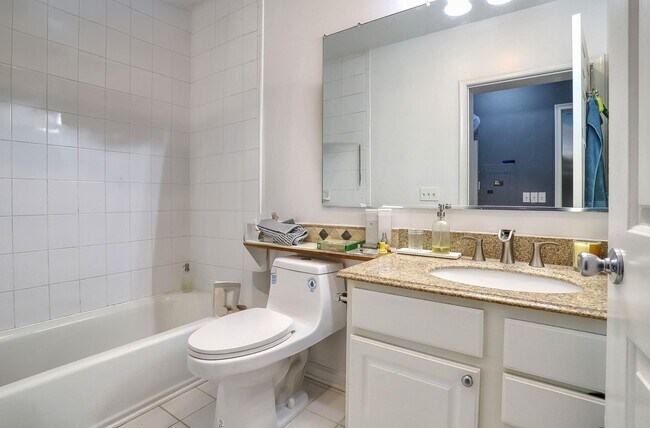 Building Photo - 340 THE Prom