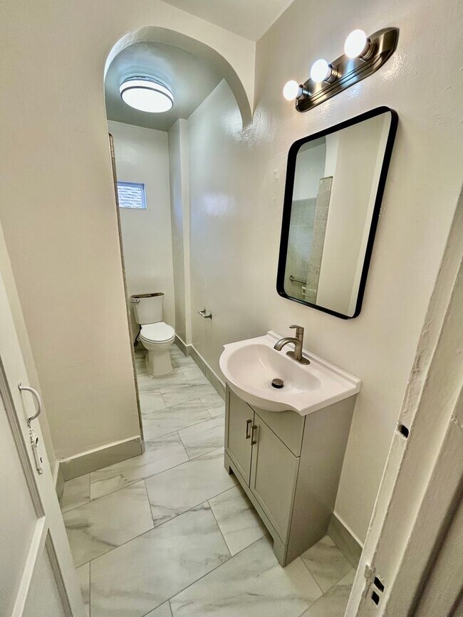 Building Photo - Remodeled 2 Bed | 1. Bath