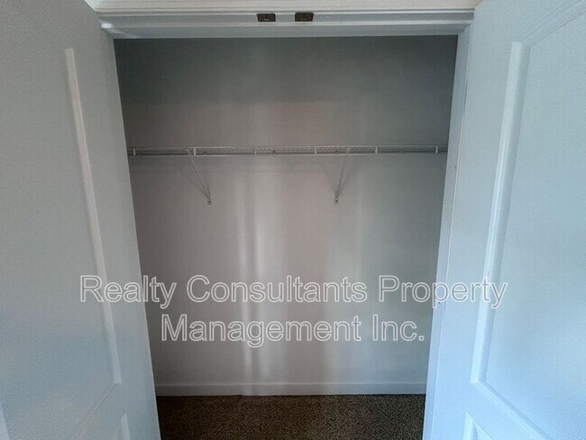 Building Photo - 4540 Pebble Lake Dr