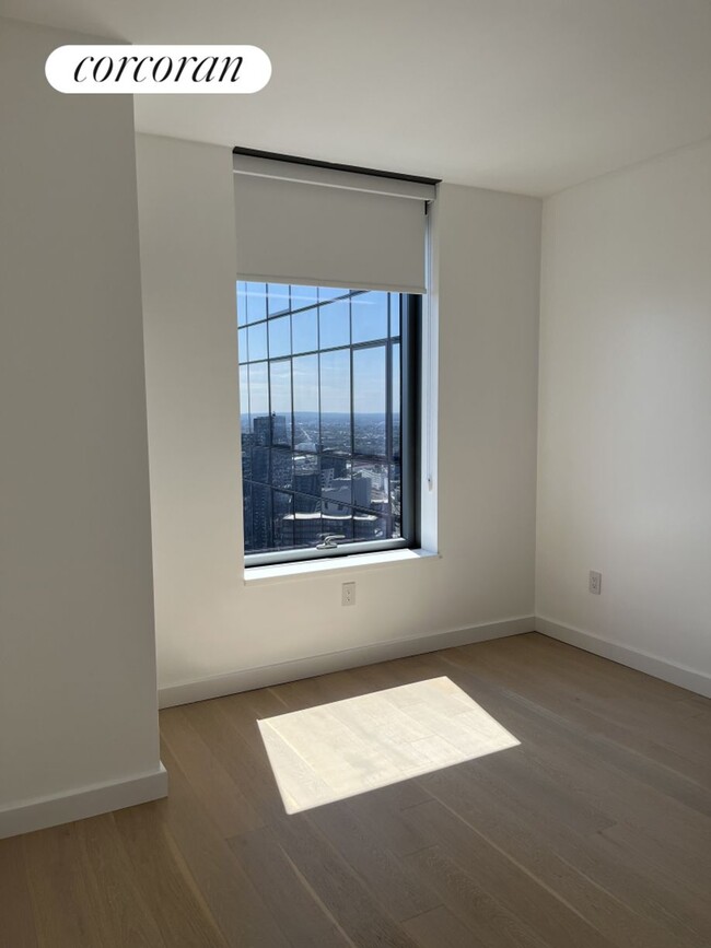 Building Photo - 3 Ct Square W