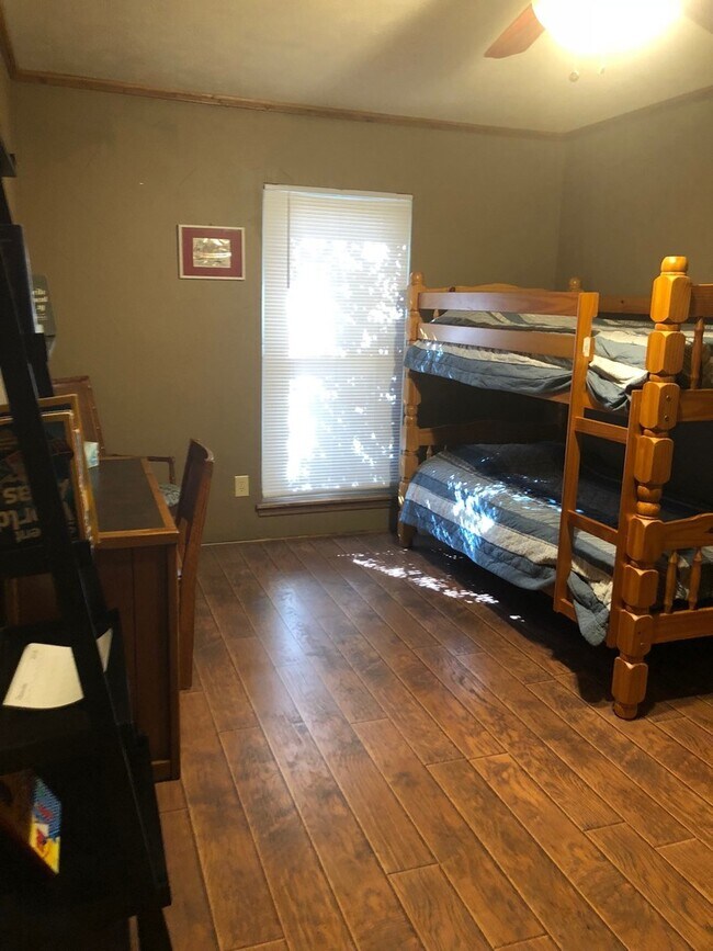 Building Photo - Adorable Home on Corner LOT- COMING SOON