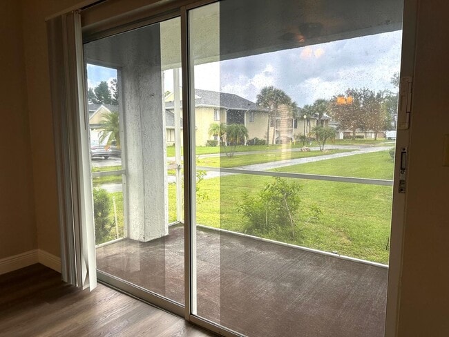 Building Photo - First Floor 2/2 Condo at Pine Shadows in O...