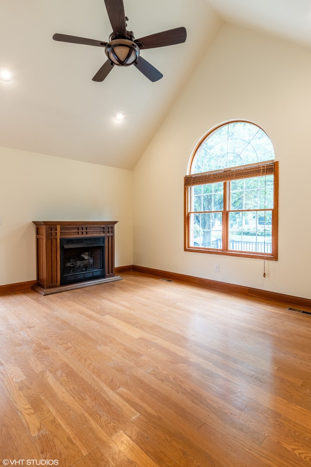 Building Photo - 2542 N Talbott St