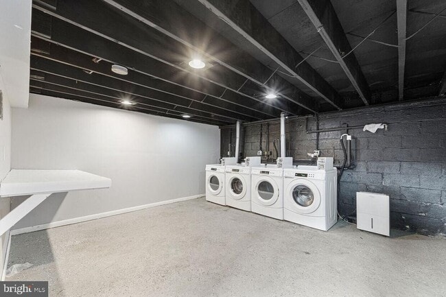 Building Photo - 415 Hamilton Ave