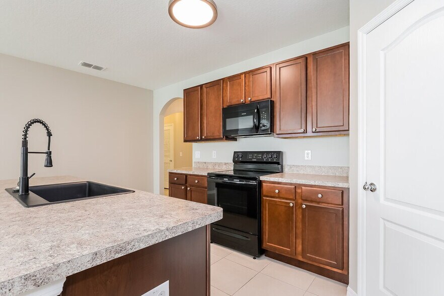 Building Photo - 16188 Yelloweyed Dr