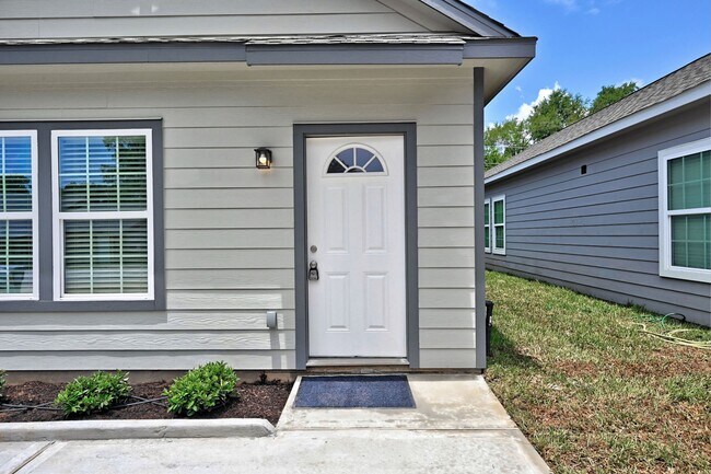 Building Photo - 11911 Nelwood St