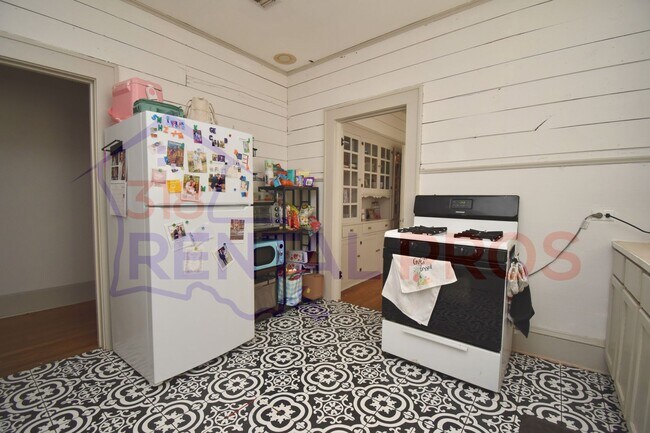 Building Photo - 3 Bed 2 Bath Home Within Walking Distance to Tech!