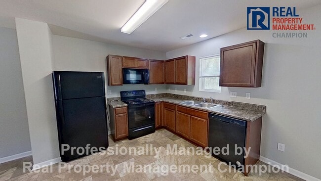 Building Photo - 3 BD/1.5 BA Home with Fresh Paint and New Carpet!