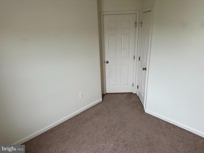 Building Photo - 7216 Mockingbird Cir