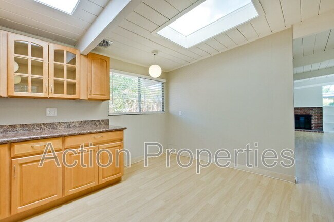 Building Photo - 3974 Duncan Pl