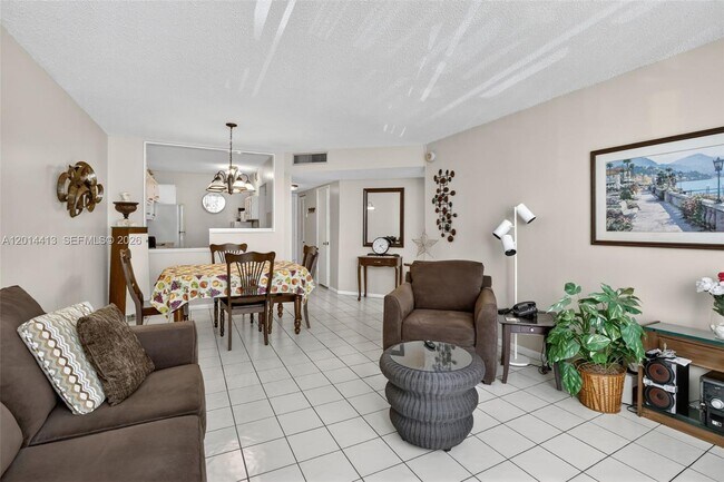 Building Photo - 1817 S Ocean Dr