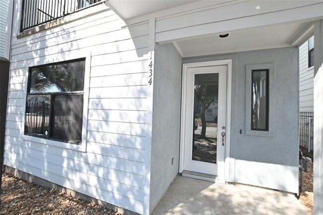 Building Photo - 1434 Ennis St