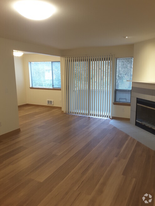 Living room looking at breakfast nook - Inglewood Forest Apartments