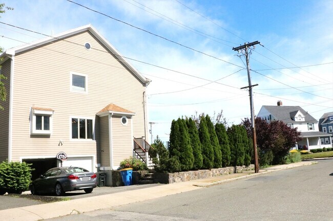 Building Photo - 141 Groves Ave