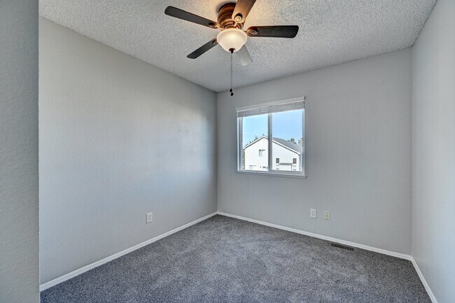 Building Photo - $2,225- 3bed/2bath Home in Fountain with B...