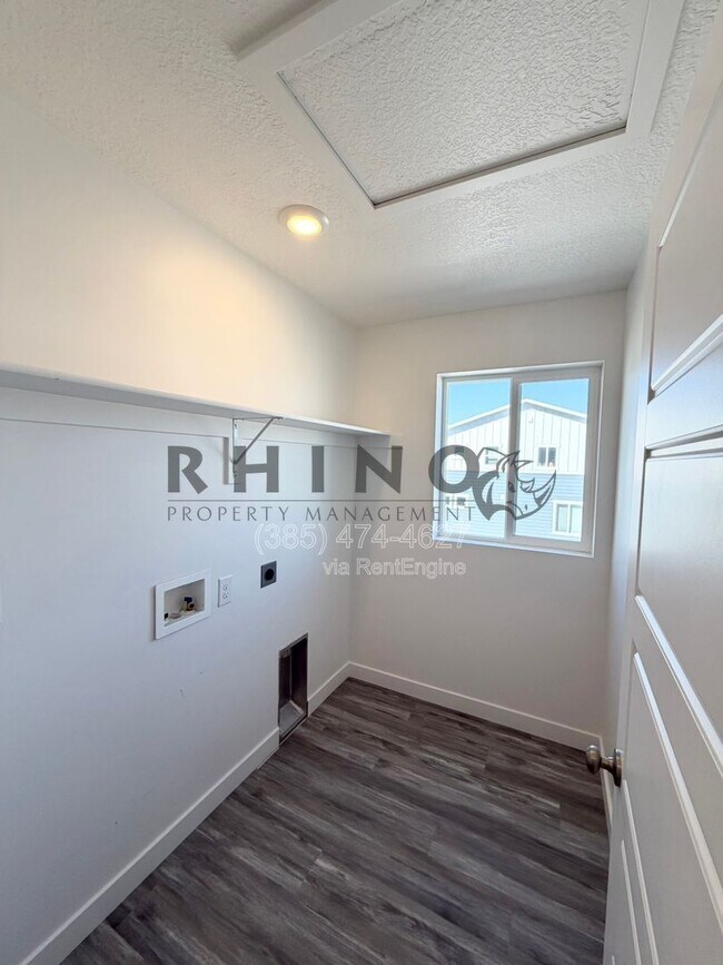 Building Photo - 4673 W Miramonte Wy