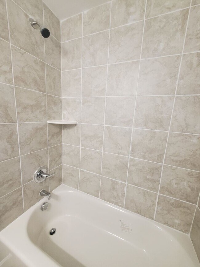 Building Photo - 1208 Hillsboro St