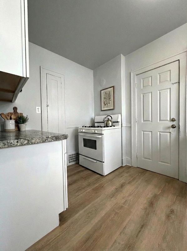 Building Photo - 138 E Henry St