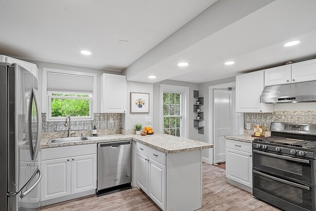 Building Photo - 193 St Mary St