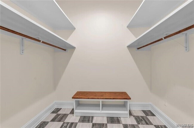 Building Photo - 674 Main St