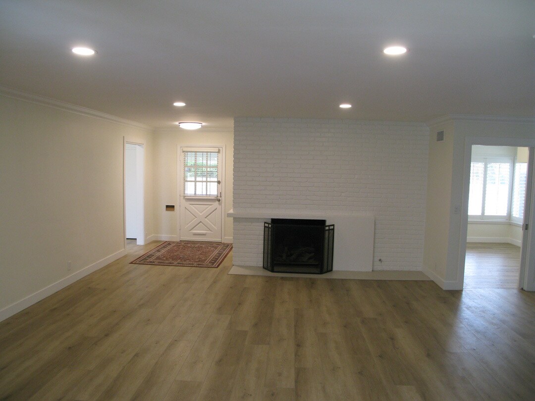 Building Photo - 5137 E Vista Hermosa St