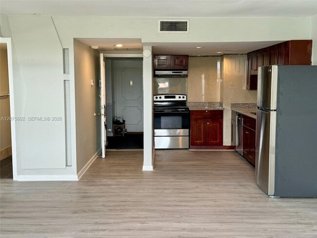 Building Photo - 3702 NE 171 St