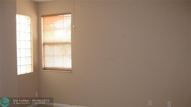 Building Photo - 1348 Veracruz Ln