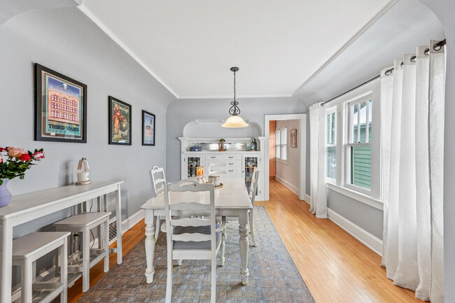 Building Photo - 4518 N Woodburn St