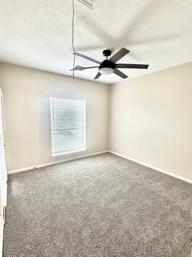 Building Photo - 807 Kipp Ave