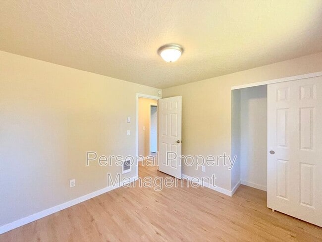 Building Photo - 7621 NE 158th Ave