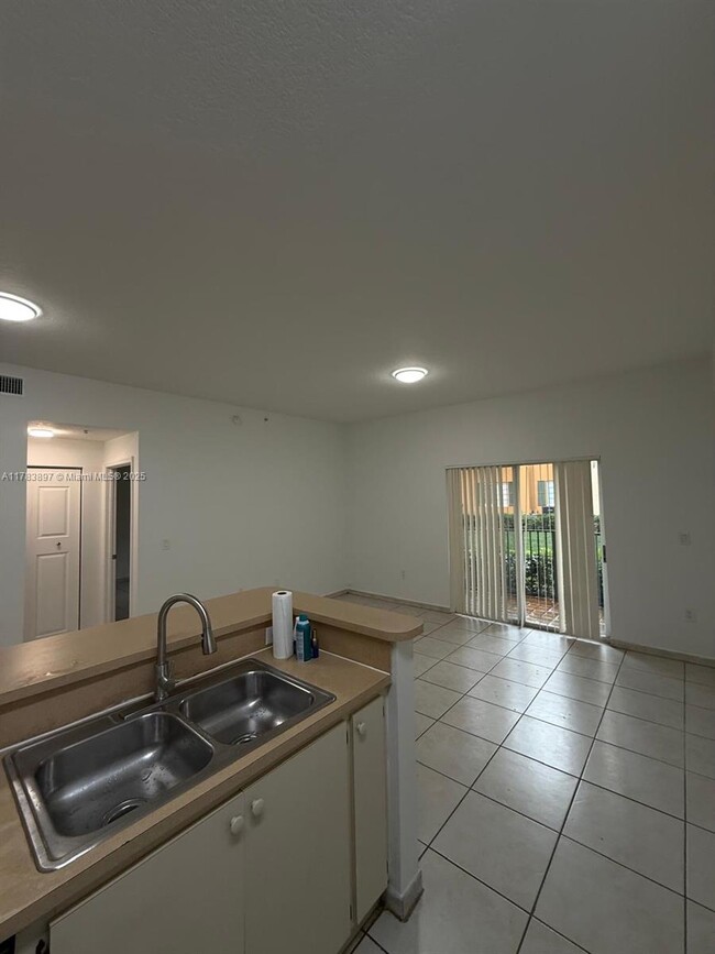 Building Photo - 7280 NW 114th Ave