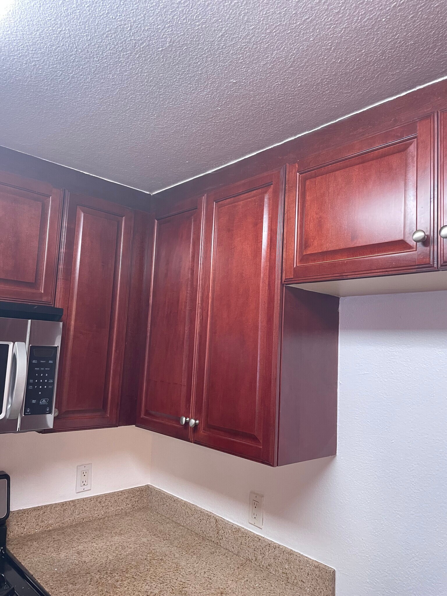 Kitchen - 5500 Owensmouth Ave
