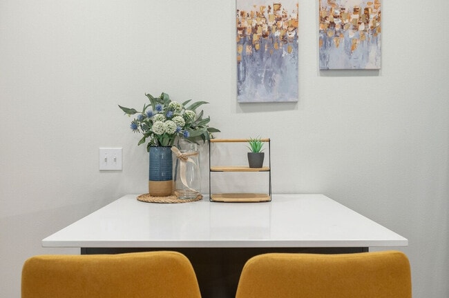 Building Photo - 34 W Cremona St