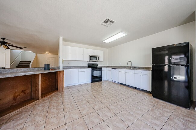 Building Photo - 11816 W Rosewood Dr