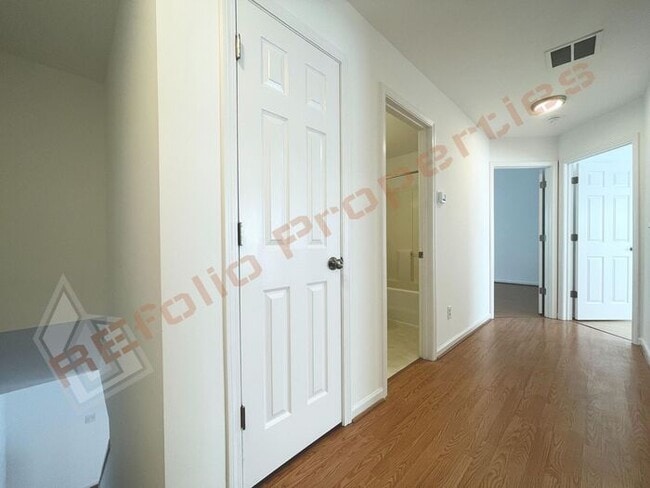Building Photo - Fresh Paint - Lovely 3 Bedroom, 2.5 Bath T...