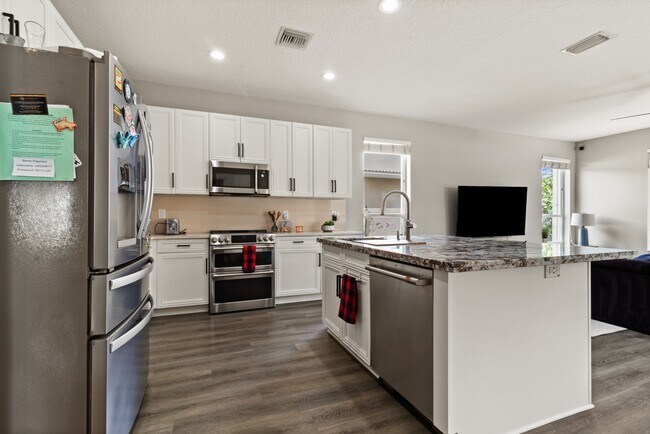 Building Photo - 4166 Wellington Shores Dr