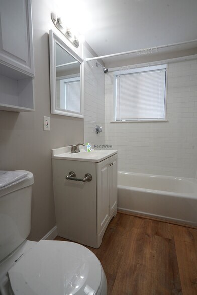 Building Photo - 394 Langley Rd