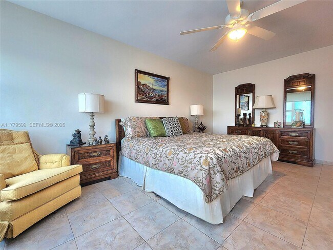 Building Photo - 3505 S Ocean Dr