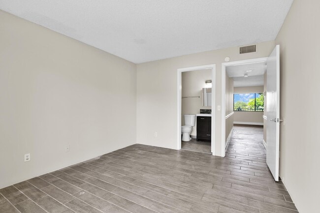 Building Photo - 414 Meadows Cir
