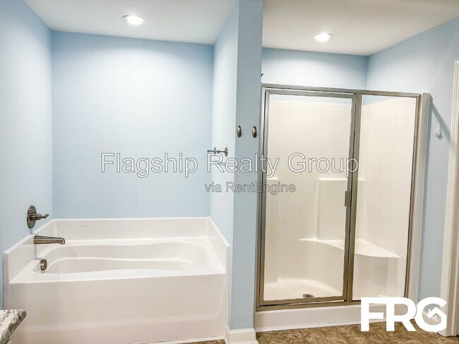 Building Photo - 491 Fallingbrook Dr