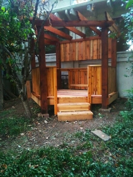 Front Yard Gazebo - 1833 NE 52nd Ave