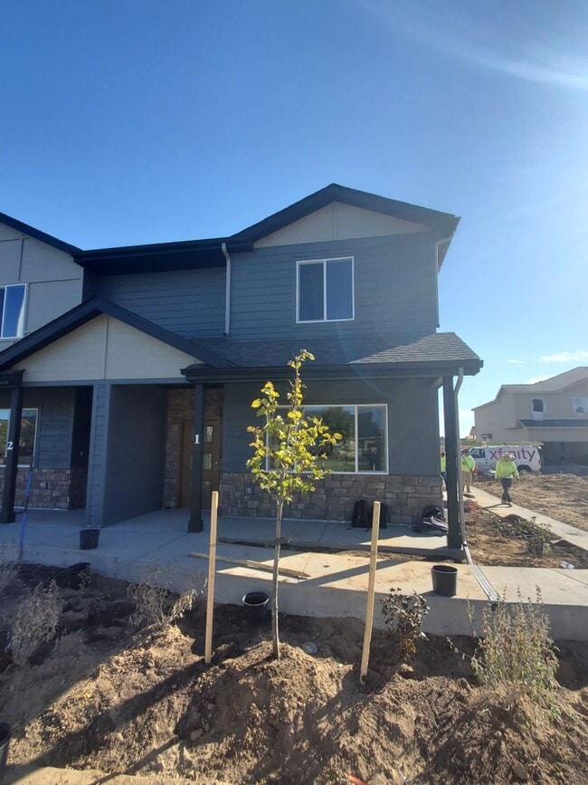 Building Photo - Updated and Bright 3 Bedroom Townhouse in Greeley!