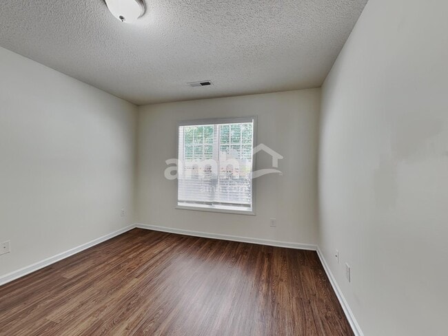 Building Photo - 106 Charlotte Ct