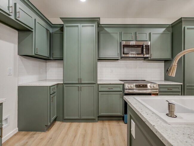 Building Photo - 1723 W Park Pl