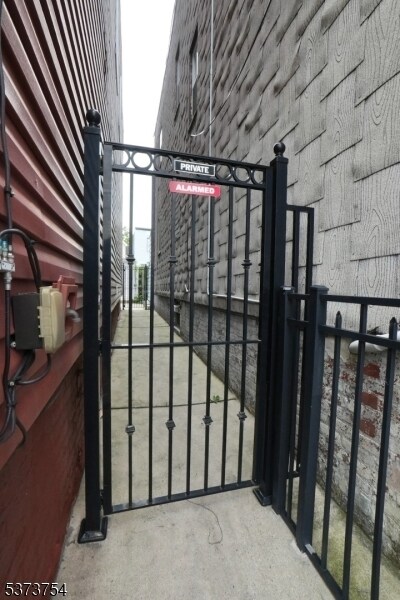 Building Photo - 38 Gates Ave